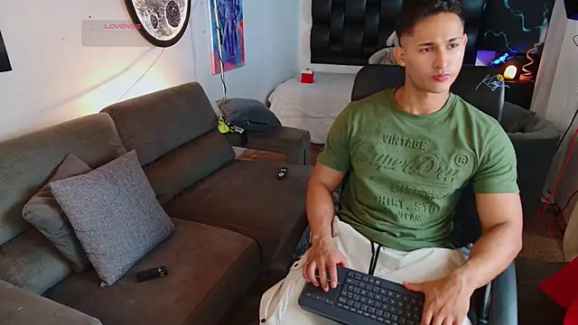 BenjaminCooperk online show from July 6, 7:05 am