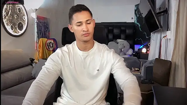 BenjaminCooperk online show from July 25, 9:51 am