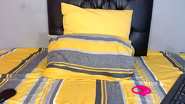 Snapshot of YoungRose18 chatting on February 28, 11:47 am YoungRose18 online show from February 28, 11:47 am