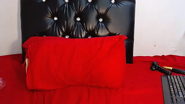 Snapshot of YoungRose18 chatting on October 21, 12:06 pm YoungRose18 online show from October 21, 12:06 pm