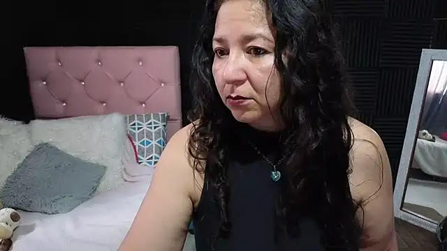 Snapshot of katifoxx chatting on July 24, 3:43 pm katifoxx online show from July 24, 3:43 pm