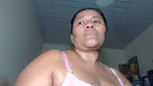 Snapshot of adrixxx38 chatting on November 10, 5:50 am adrixxx38 online show from November 10, 5:50 am