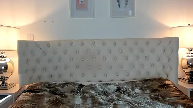 Snapshot of JessicaJames23 chatting on February 17, 10:23 am JessicaJames23 online show from February 17, 10:23 am