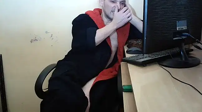 Snapshot of dundyFocus chatting on February 2, 1:08 pm dundyFocus online show from February 2, 1:08 pm