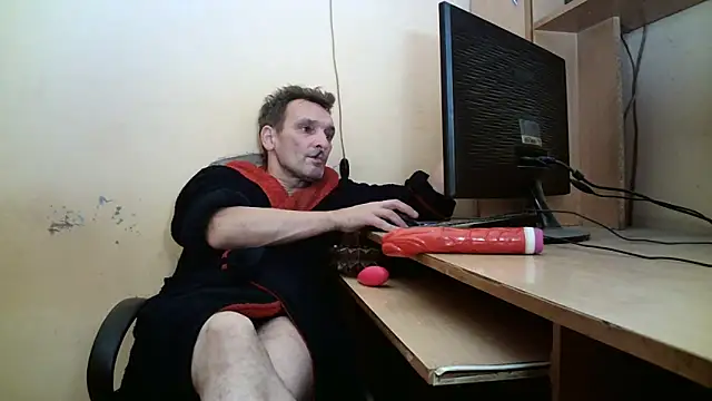 Snapshot of dundyFocus chatting on October 30, 3:35 pm dundyFocus online show from October 30, 3:35 pm