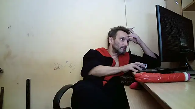 Snapshot of dundyFocus chatting on November 16, 2:44 pm dundyFocus online show from November 16, 2:44 pm