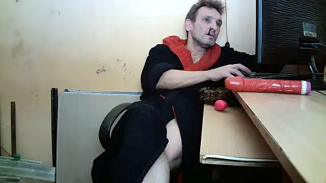 Snapshot of dundyFocus chatting on November 26, 3:57 pm dundyFocus online show from November 26, 3:57 pm