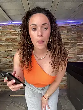 Clara-xoxo online show from March 6, 2:29 pm