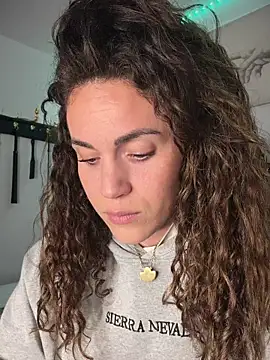 Clara-xoxo online show from February 21, 10:00 pm