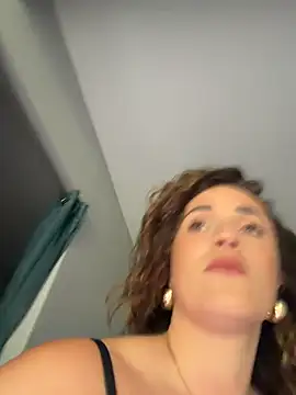 Clara-xoxo online show from June 2, 12:40 pm