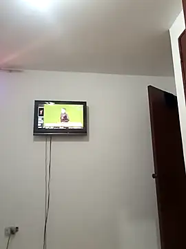 joanpinzon online show from November 9, 4:05 pm