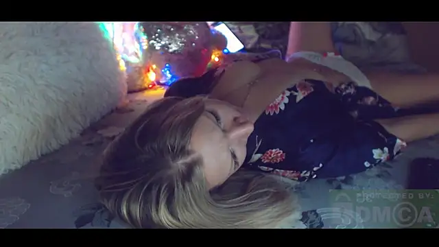 Snapshot of mimmi_ chatting on December 4, 10:08 pm mimmi online show from December 4, 10:08 pm