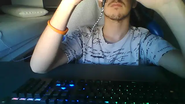 Snapshot of Troycm chatting on October 5, 4:27 pm Troycm online show from October 5, 4:27 pm