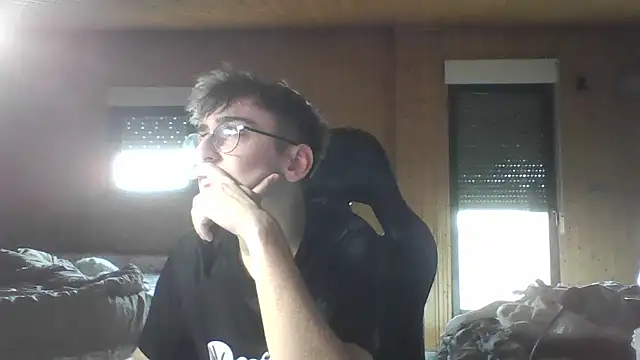 Snapshot of Troycm chatting on December 5, 3:30 pm Troycm online show from December 5, 3:30 pm