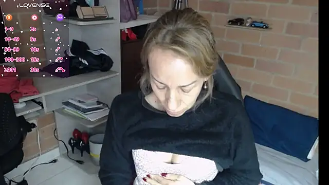Snapshot of cristin_doll_ chatting on July 11, 7:27 pm cristin doll online show from July 11, 7:27 pm