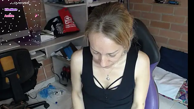 Snapshot of cristin_doll_ chatting on July 27, 2:57 pm cristin doll online show from July 27, 2:57 pm