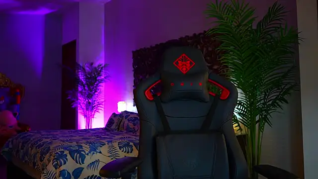 ambarEvans online show from December 11, 1:26 am