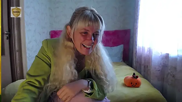 SunnySylvia online show from November 1, 7:32 am