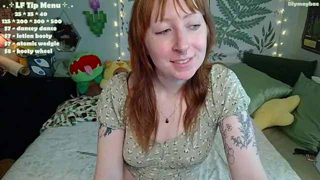 Snapshot of LilyMayBae chatting on May 21, 1:23 am LilyMayBae online show from May 21, 1:23 am