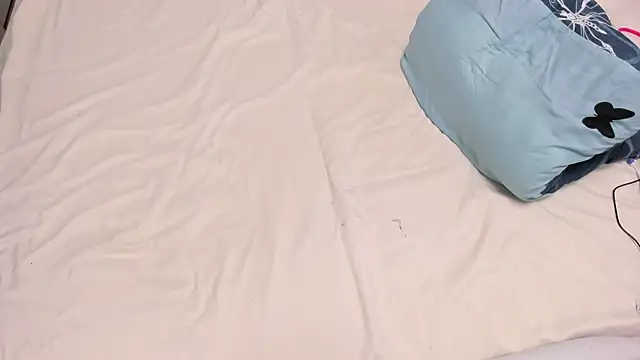 Snapshot of Eziliz chatting on March 3, 2:48 pm Eziliz online show from March 3, 2:48 pm