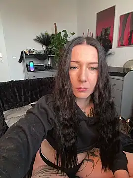 Snapshot of Trixie-Tainted chatting on May 11, 7:36 am Trixie-Tainted online show from May 11, 7:36 am