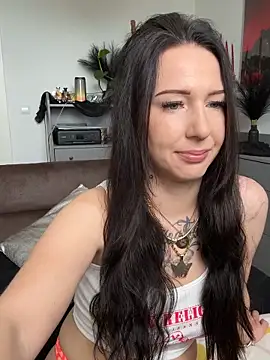 Snapshot of Trixie-Tainted chatting on June 4, 8:42 am Trixie-Tainted online show from June 4, 8:42 am