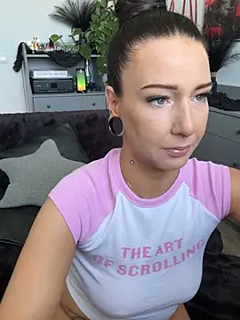 Snapshot of Trixie-Tainted chatting on June 22, 12:35 pm Trixie-Tainted online show from June 22, 12:35 pm