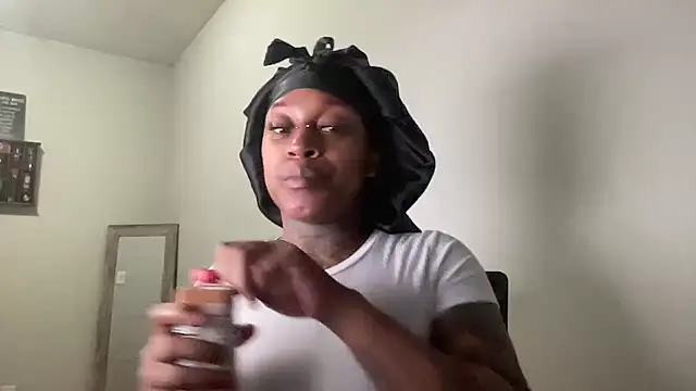 Snapshot of Creamesensation chatting on January 17, 2:27 am Creamesensation online show from January 17, 2:27 am