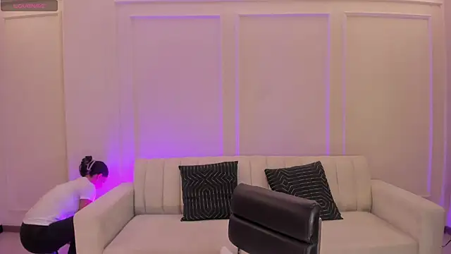 MorganHicks online show from March 13, 7:31 pm