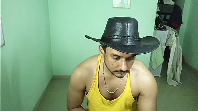 Snapshot of daringcutie chatting on January 6, 10:23 pm daringcutie online show from January 6, 10:23 pm