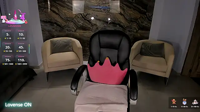 Snapshot of DannieSmith1 chatting on December 3, 11:03 pm DannieSmith1 online show from December 3, 11:03 pm