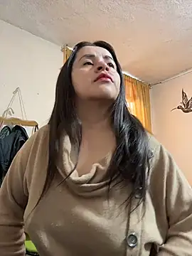 Snapshot of latinfemale chatting on June 22, 8:39 pm latinfemale online show from June 22, 8:39 pm