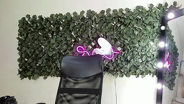 Snapshot of DestinyHills chatting on May 16, 12:48 pm DestinyHills online show from May 16, 12:48 pm