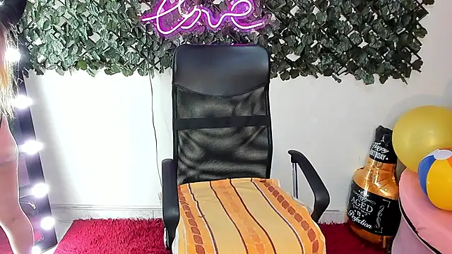 Snapshot of DestinyHills chatting on June 23, 12:03 pm DestinyHills online show from June 23, 12:03 pm