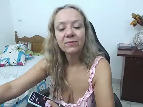 yeslluisa online show from July 30, 10:58 am