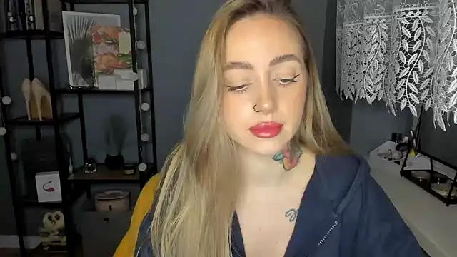 sexyCoralie online show from December 10, 11:00 am