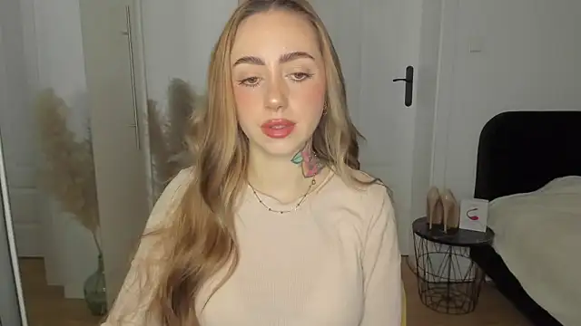 Snapshot of sexyCoralie chatting on February 3, 8:08 am sexyCoralie online show from February 3, 8:08 am