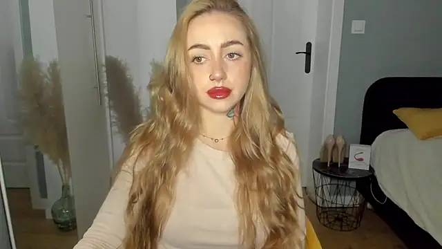 Snapshot of sexyCoralie chatting on May 7, 6:30 am sexyCoralie online show from May 7, 6:30 am