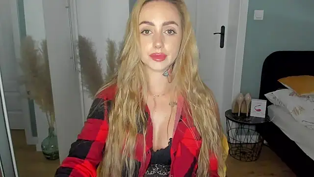 Snapshot of sexyCoralie chatting on May 30, 1:30 pm sexyCoralie online show from May 30, 1:30 pm