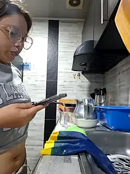 linda-schmidt online show from December 23, 9:51 pm