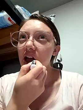 linda-schmidt online show from March 18, 11:31 pm