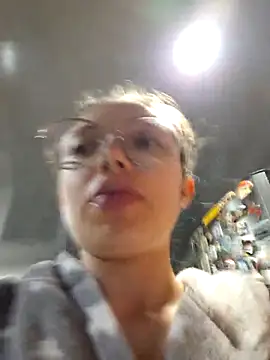 Snapshot of linda-schmidt chatting on August 3, 3:05 am linda-schmidt online show from August 3, 3:05 am