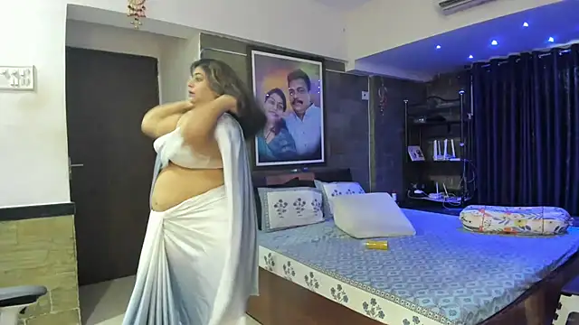 Snapshot of tarivishu23 chatting on January 16, 1:58 am tarivishu23 online show from January 16, 1:58 am