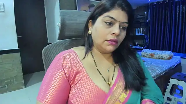 Snapshot of tarivishu23 chatting on February 14, 1:45 am tarivishu23 online show from February 14, 1:45 am