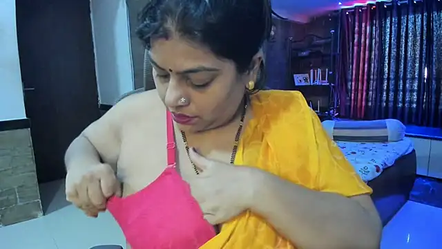 Snapshot of tarivishu23 chatting on October 18, 1:52 am tarivishu23 online show from October 18, 1:52 am