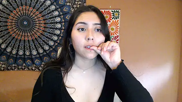 Snapshot of IntimateTales chatting on February 19, 5:06 pm IntimateTales online show from February 19, 5:06 pm