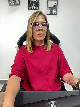 KellyBrooklyn  online show from December 3, 3:33 pm