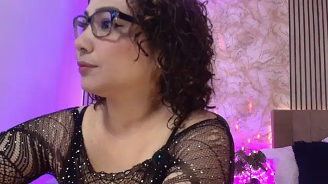 Snapshot of JuliRamirez chatting on May 24, 12:32 pm JuliRamirez online show from May 24, 12:32 pm