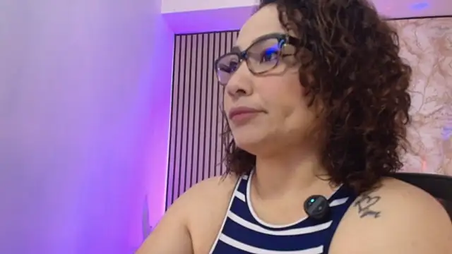 Snapshot of JuliRamirez chatting on May 29, 1:09 pm JuliRamirez online show from May 29, 1:09 pm