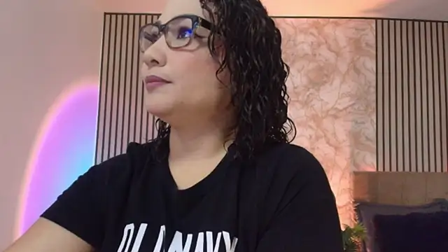JuliRamirez online show from July 6, 1:19 pm
